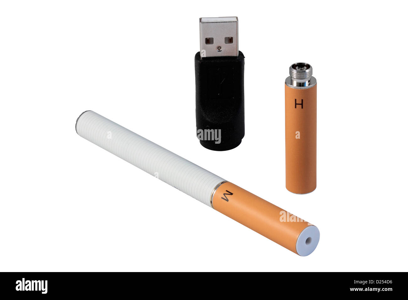 e-Zigarette, Akku, Nikotinpatrone und USB-Ladegerät isoliert auf weißem Hintergrund Stockfoto