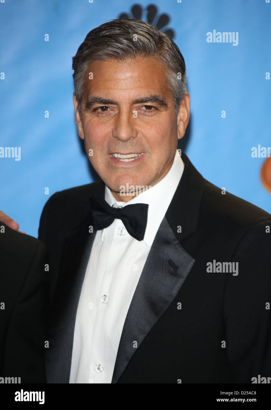 US-Schauspieler / beste Co-Filmproduzent George Clooney posiert in der Foto-Presseraum des der 70. Annual Golden Globe Awards präsentiert von der Hollywood Foreign Press Association, HFPA, im Hotel Beverly Hilton in Beverly Hills, USA, am 13. Januar 2013. Foto: Hubert Boesl Stockfoto