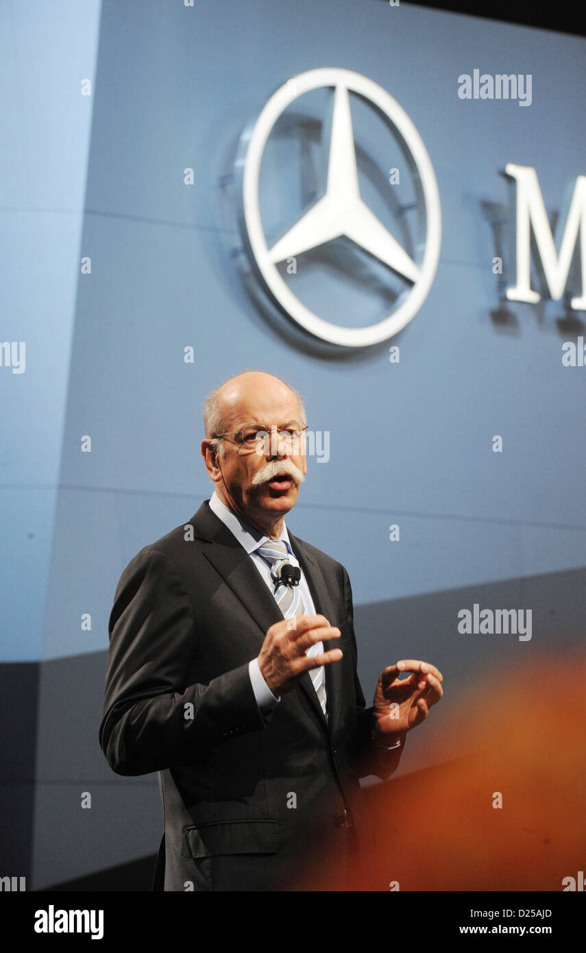 Ceo Von Daimler Und Leiter Des Mercedes Benz Cars Dieter Zetsche Prasentiert Die Neue Mercedes Benz E Klasse Am Ersten Pressetag Auf Der North American International Auto Show Naias In Einem Hotel In Detroit Usa