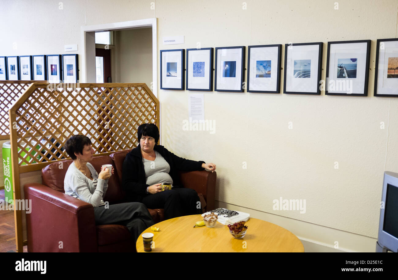 Eine Kunstausstellung der Fotografie im Café am Bronglais General Hospital, Aberystwyth Wales UK Stockfoto