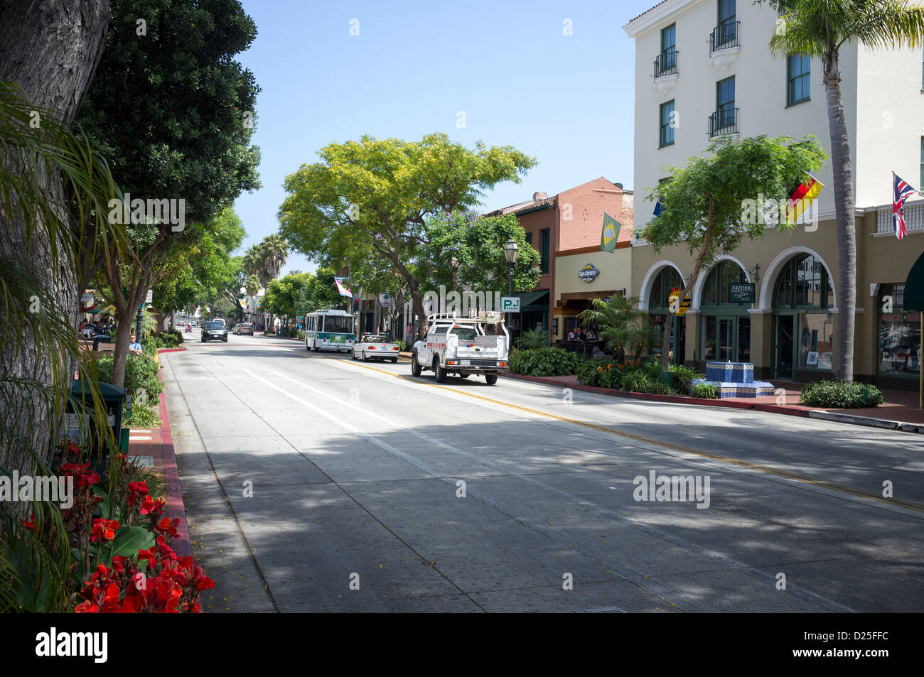 Fahrzeuge auf der State Street Santa Barbara Stockfoto