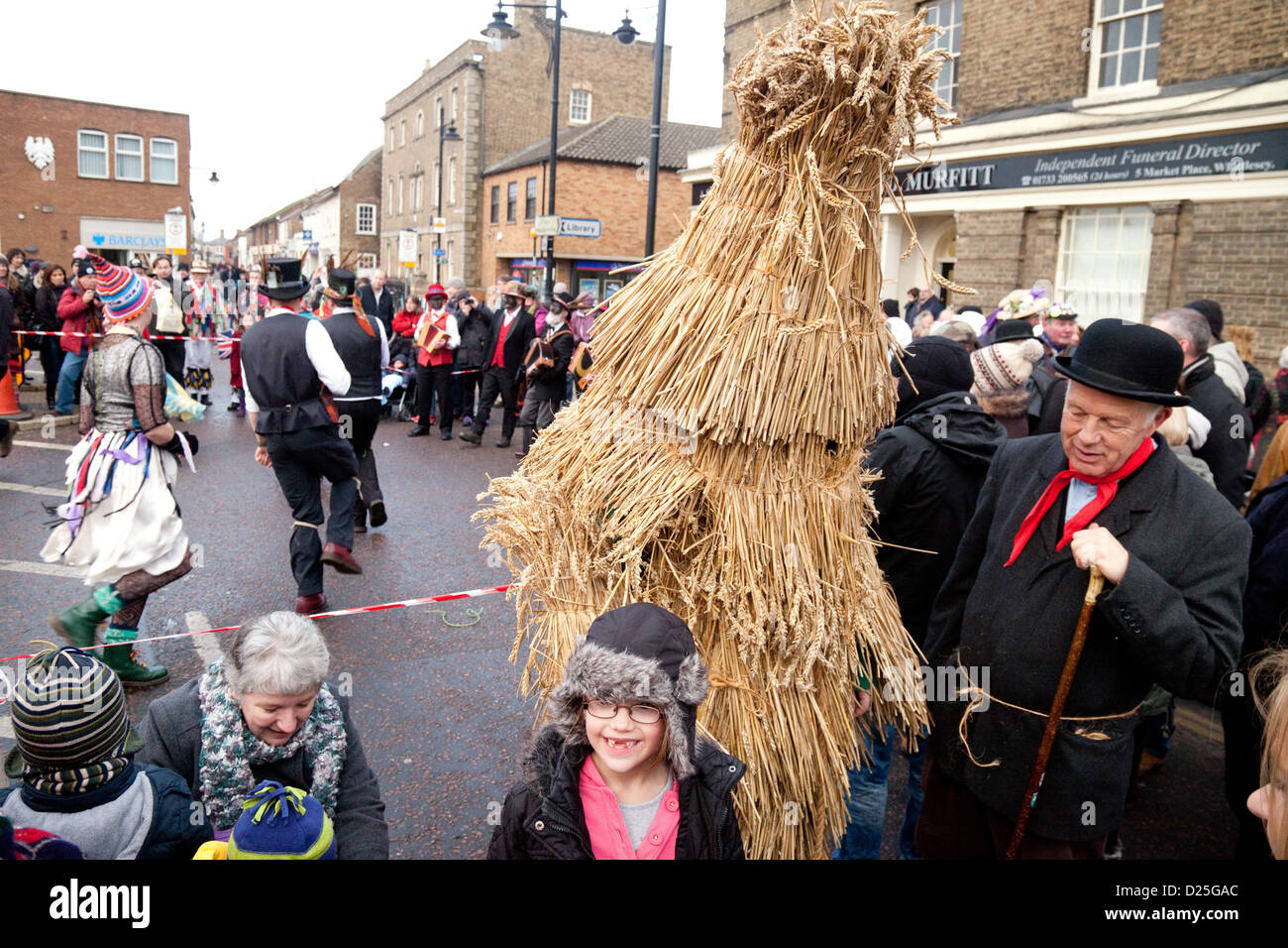 Das Stroh Bären Whittlesey Stroh tragen Morris Tanz Festival, Cambridgeshire Tradition, UK 2013 Stockfoto