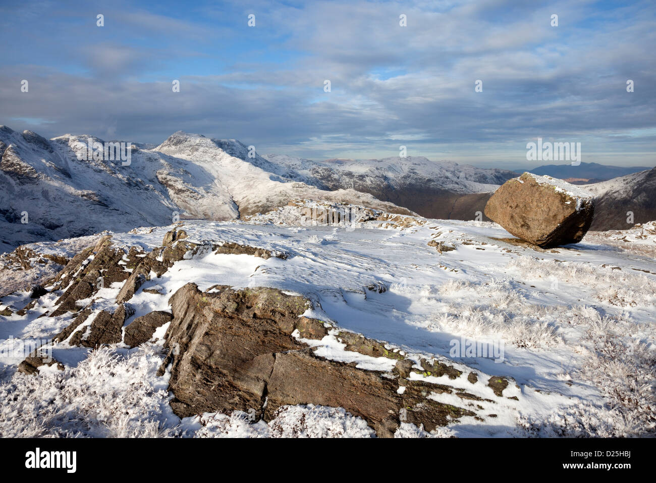 Winter Schnee auf Crinkle Crags und Nordwestgrat vom Hecht Blisko Seenplatte Cumbria England UK Stockfoto