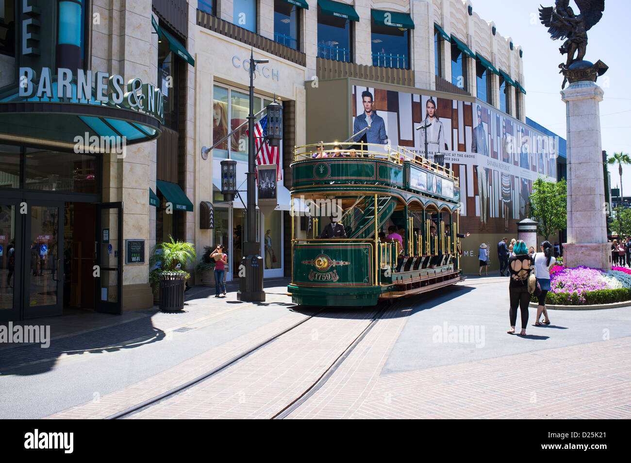 Straßenbahn in Grove Shopping Center Los Angeles Stockfoto