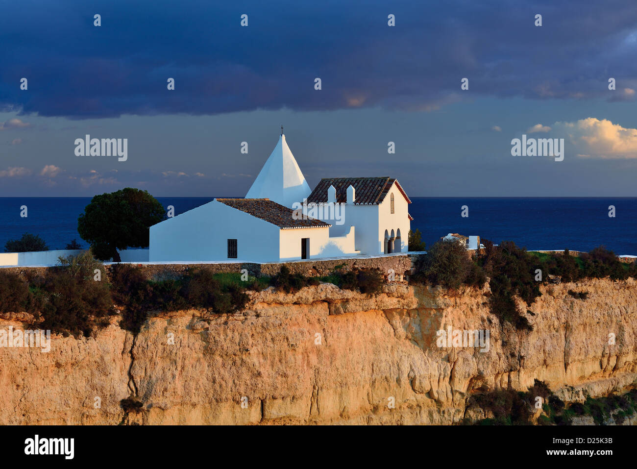 Portugal, Algarve: Mittelalterliche Kapelle Nossa Senhora da Rocha Stockfoto