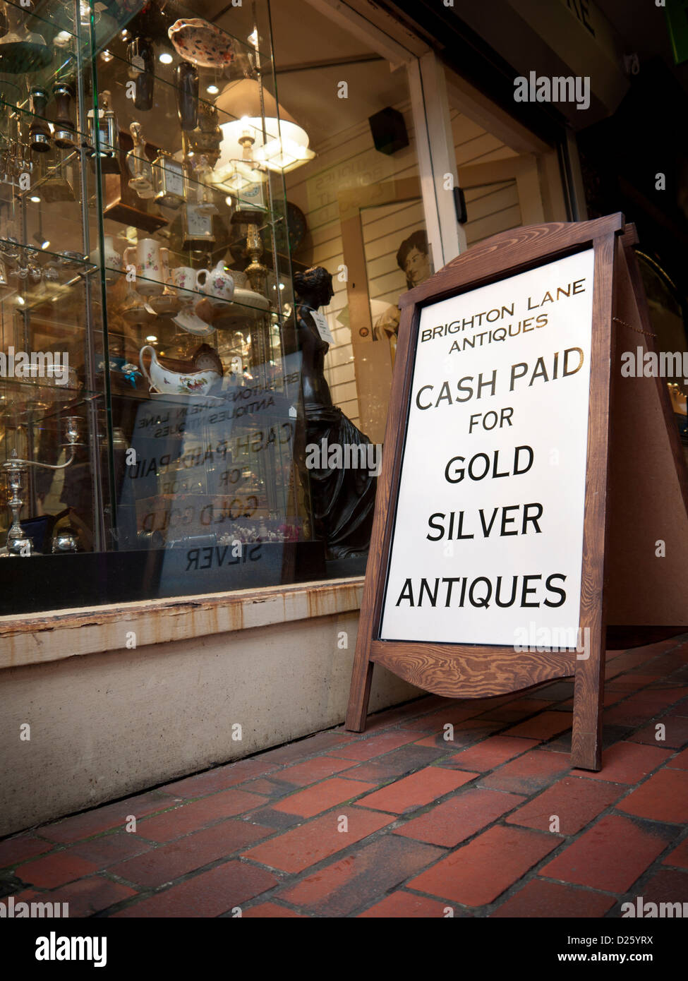 Anmelden ein Brighton Lanes Juweliere, die lautet: "Bargeld für Gold Silber Antiquitäten' bezahlt Stockfoto
