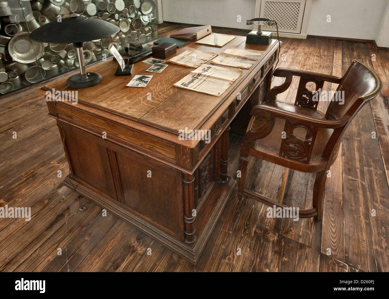 Schindler Schreibtisch in seinem Büro, Oskar Schindlers Fabrik Museum in Krakau, Polen Stockfoto