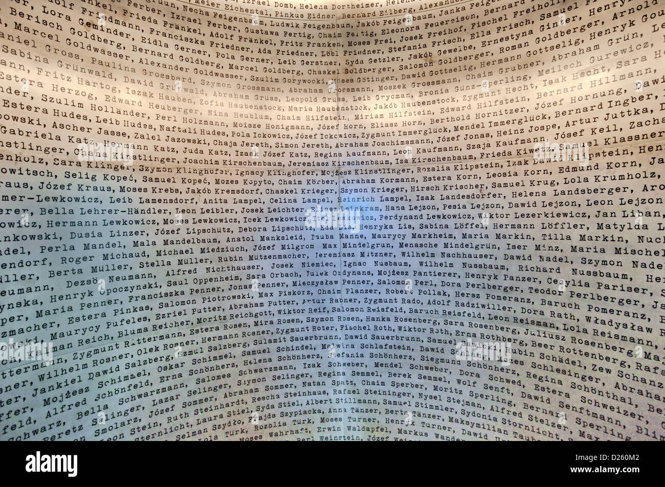 Namen von Menschen gerettet von Schindler, Kunstinstallation von Michal Urban, Oskar Schindlers Fabrik Museum in Krakau, Polen Stockfoto