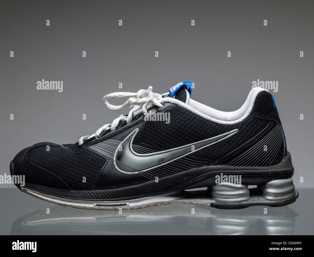 Schwarze Nike Laufschuh Stockfoto