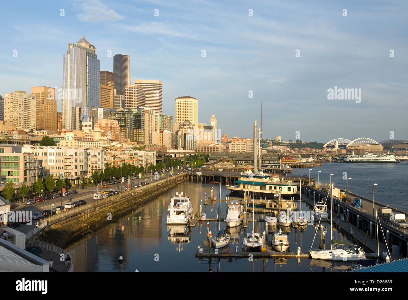 BELL STREET MARINA ELLIOT BAY DOWNTOWN SKYLINE VON SEATTLE WASHINGTON STATE USA Stockfoto