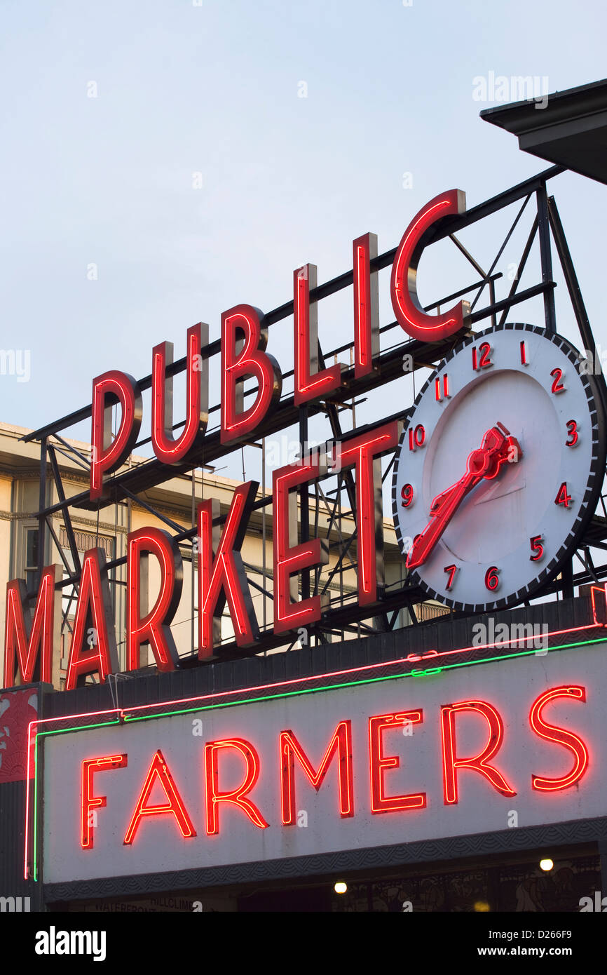 PIKE PLACE ÖFFENTLICHEN MARKT CENTER NEON SIGN SEATTLE WASHINGTON STATE USA Stockfoto