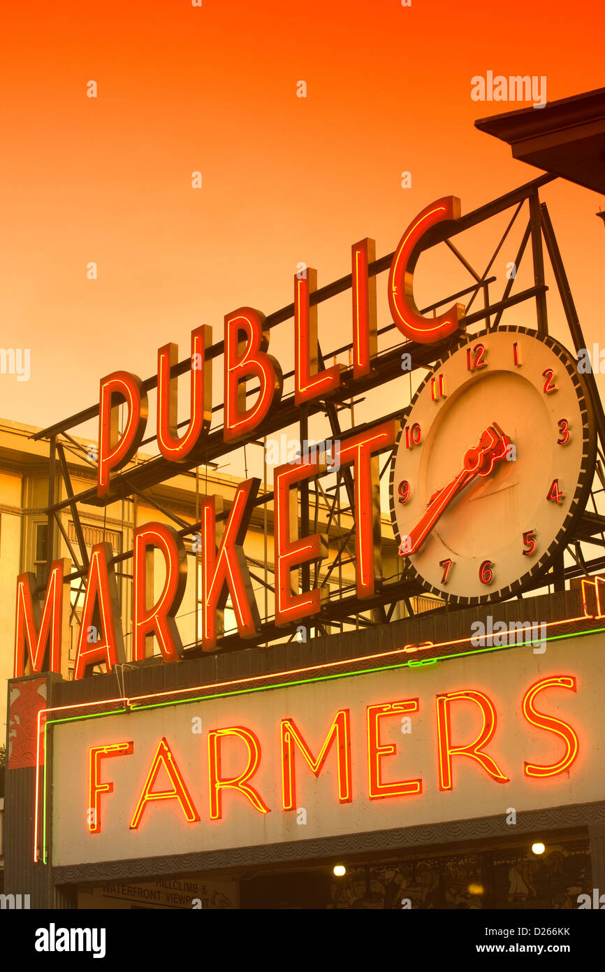PIKE PLACE ÖFFENTLICHEN MARKT CENTER NEON SIGN SEATTLE WASHINGTON STATE USA Stockfoto