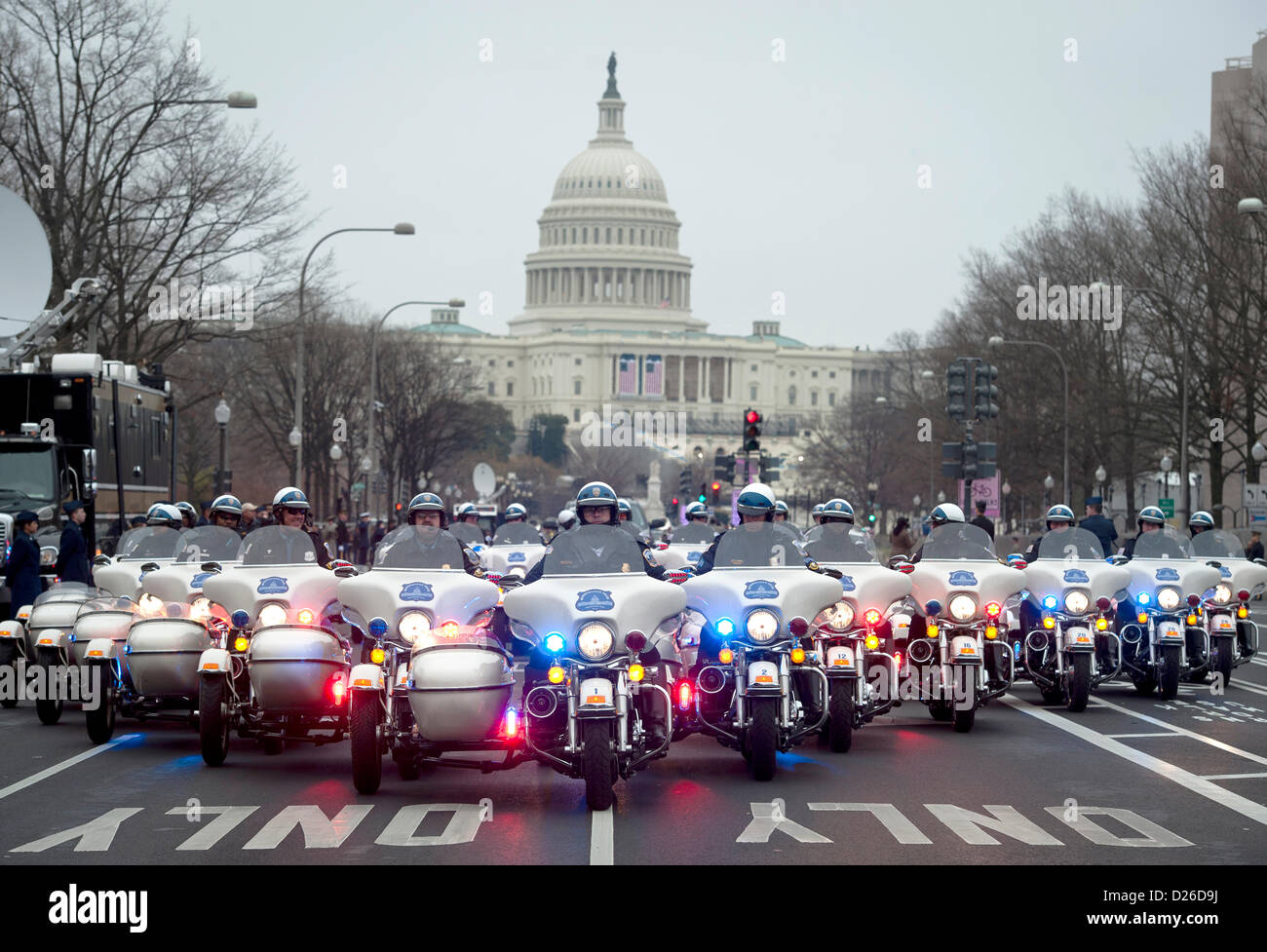US Capitol Police beteiligen sich an eine Generalprobe für die Präsidentschaftswahlen konstituierenden Parade 13. Januar 2012 in Washington, DC. Die zweite Antrittsrede für Präsident Barack Obama wird am 21. Januar stattfinden. Stockfoto