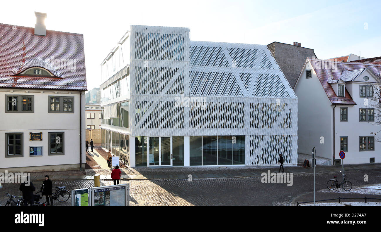 Das äußere des neuen Gebäudes der Deutschen Kulturstiftung des Bundes in Halle/Saale, Deutschland, 15. Januar 2013. Das markante Gebäude wurde am Ende des Jahres 2012 eröffnet. Die Baukosten 4,55 Millionen Euro mit einem ausgeklügelten Energiekonzept. 40 Mitarbeiter arbeiten am Standort. Foto: JAN WOITAS Stockfoto