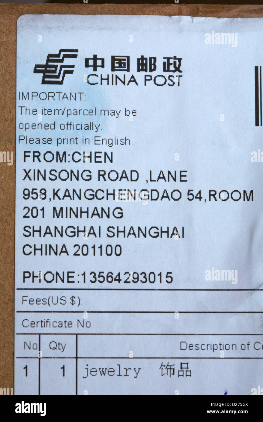 Auf Paket mit Schmuck aus China Post Label als Ergebnis von online  Bestellen über Amazon Deutschland Stockfotografie - Alamy