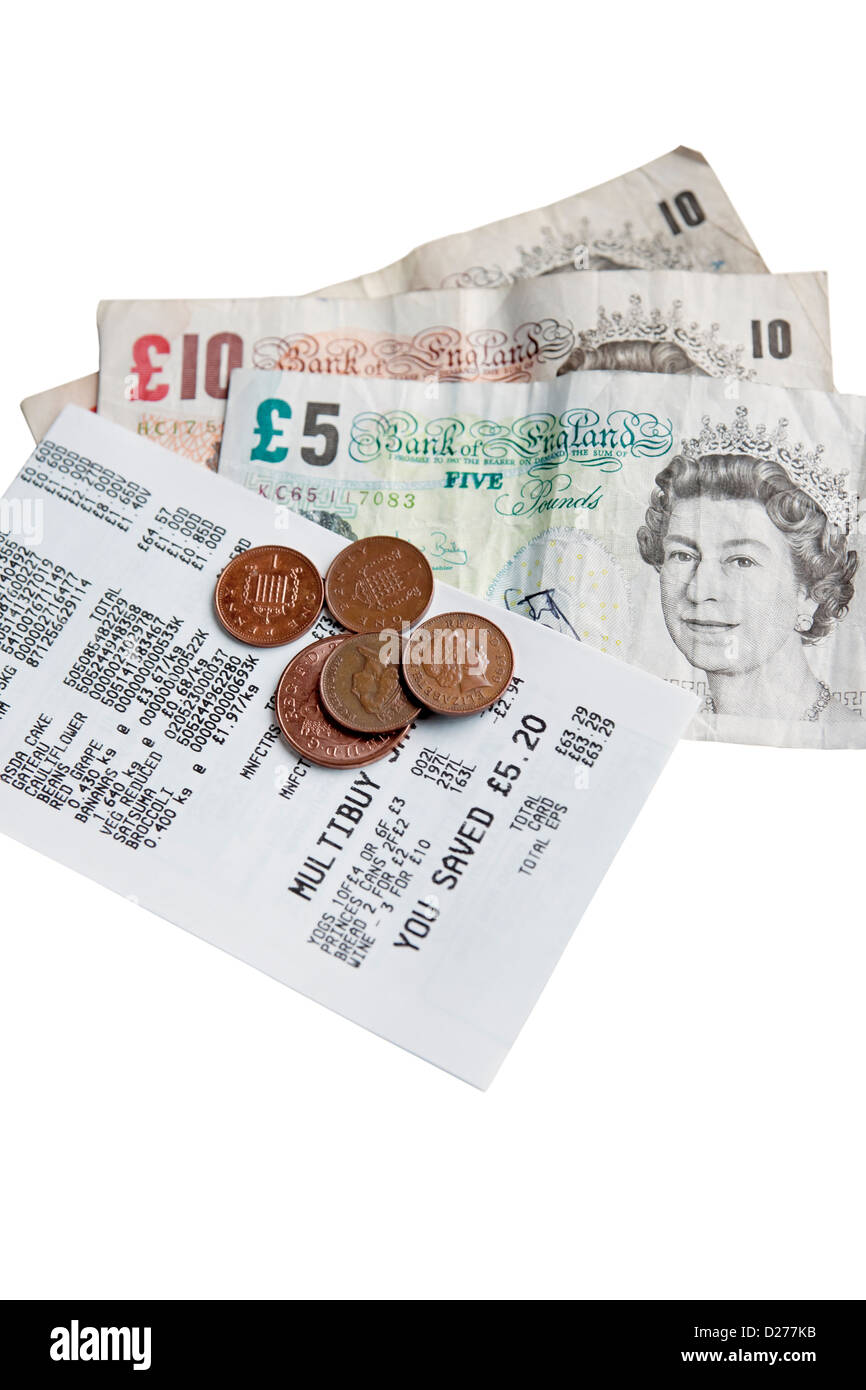 Nahaufnahme von englischem Geld Bargeld und Supermarkt Ladengeschäft bis Quittung wöchentliche Einkaufsrechnung England Großbritannien Großbritannien Großbritannien Großbritannien Großbritannien Großbritannien Großbritannien Großbritannien Großbritannien Großbritannien Großbritannien Großbritannien Großbritannien Großbritannien Stockfoto