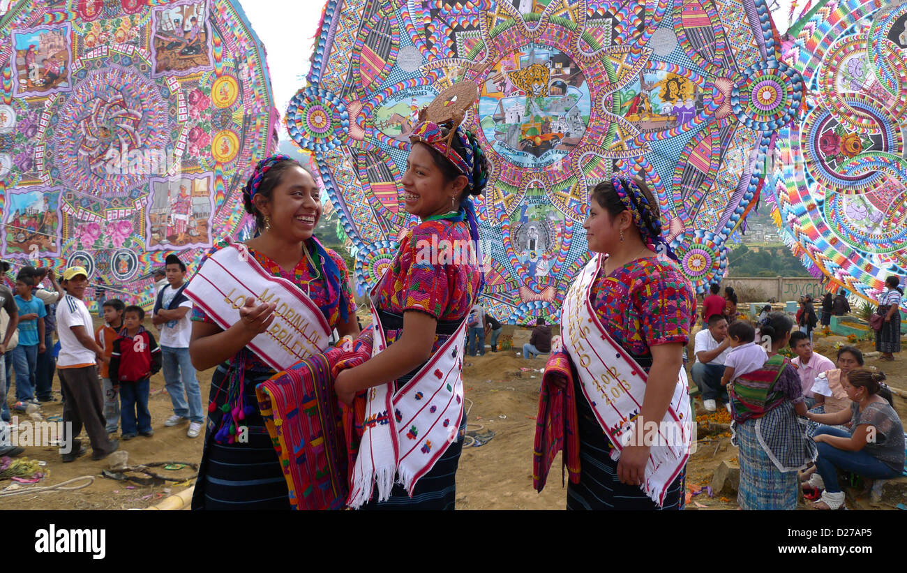 Guatemala - Tag der Toten feiern in Santiago Sacatepequez. Riesige Drachen geflogen in Gedenken an die Toten. Stockfoto