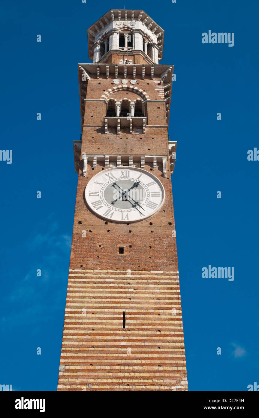 Torre dei Lamberti (1463) Piazza Delle Erbe square Altstadt Verona City Veneto Region Nord Italien Europa Stockfoto
