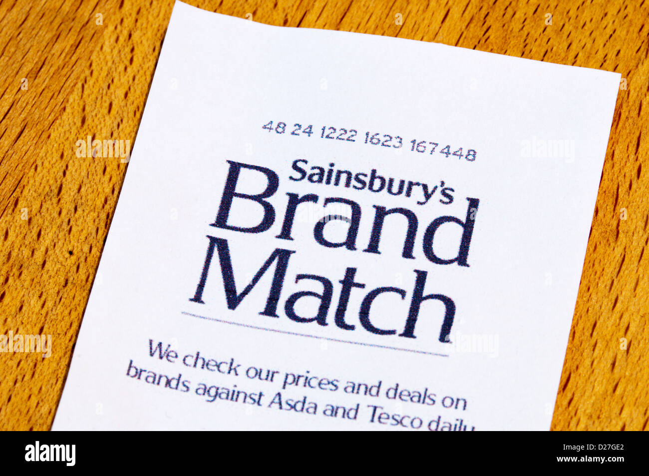 Sainsbury Marke Match prüft Preise gegen Asda und Tesco, um sicherzustellen, dass ihre Preise vergleichbar sind. Stockfoto