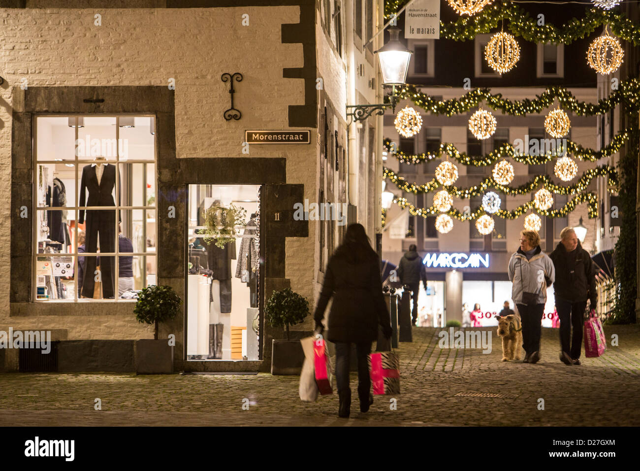 Boutique, Weihnachtsbeleuchtung in der Molenstraat, Maastricht, Limburg, Niederlande, Europa. Stockfoto