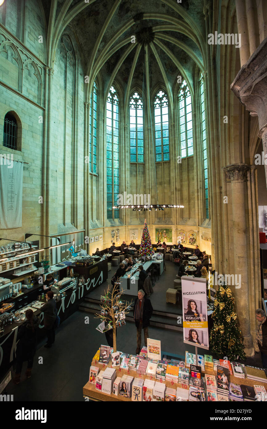 Buchhandlung Selexyz Dominicanen in einer Dominikanischen Kirche aus dem 13. Jahrhundert. Maastricht, Limburg, Niederlande, Europa. Stockfoto