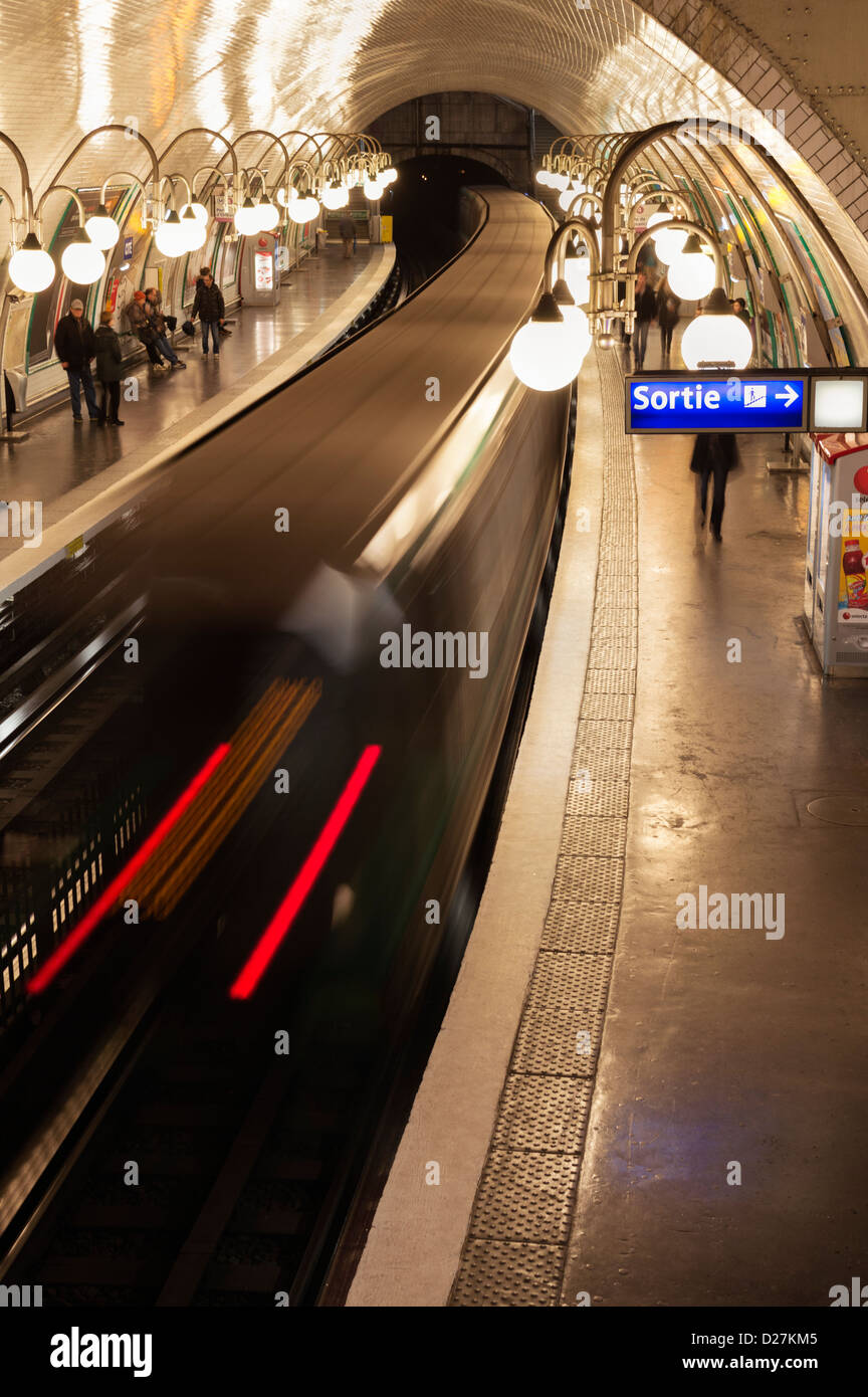 Paris Metro-Bahn - Haltestelle Cité Jugendstil-Ära Stockfoto