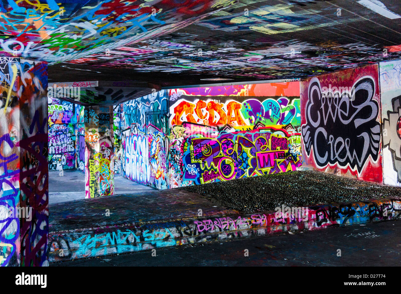 Graffiti street art auf der South Bank, London City, UK Stockfoto