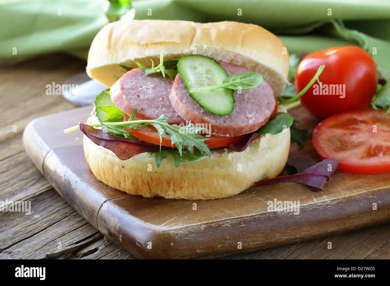 Salami burger -Fotos und -Bildmaterial in hoher Auflösung – Alamy Salami burger -Fotos und -Bildmaterial in hoher Auflösung – Alamy