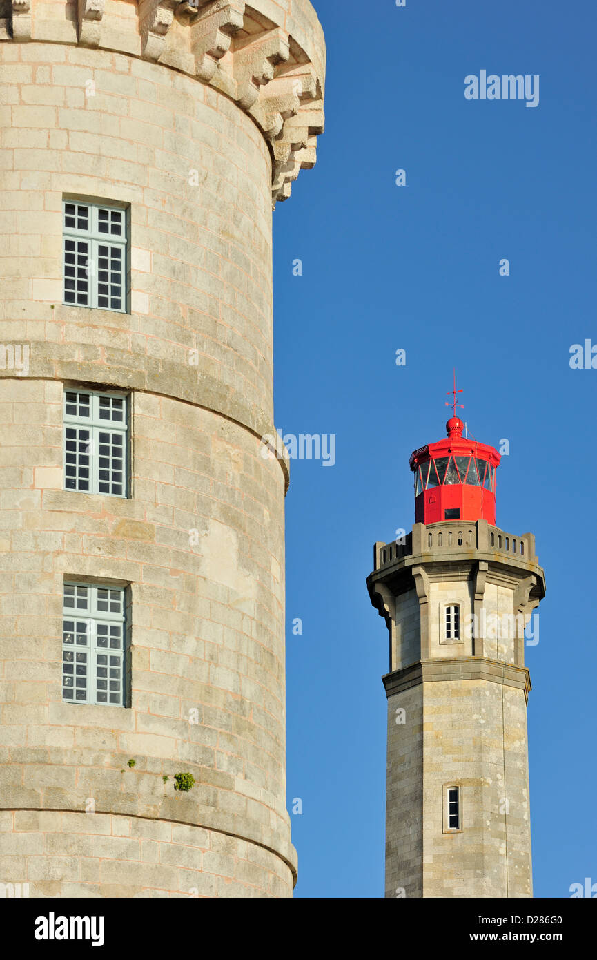 Die alte Tour Vauban und der neue Leuchtturm Phare des Baleines auf der Insel Ile de Ré, Charente-Maritime, Frankreich Stockfoto