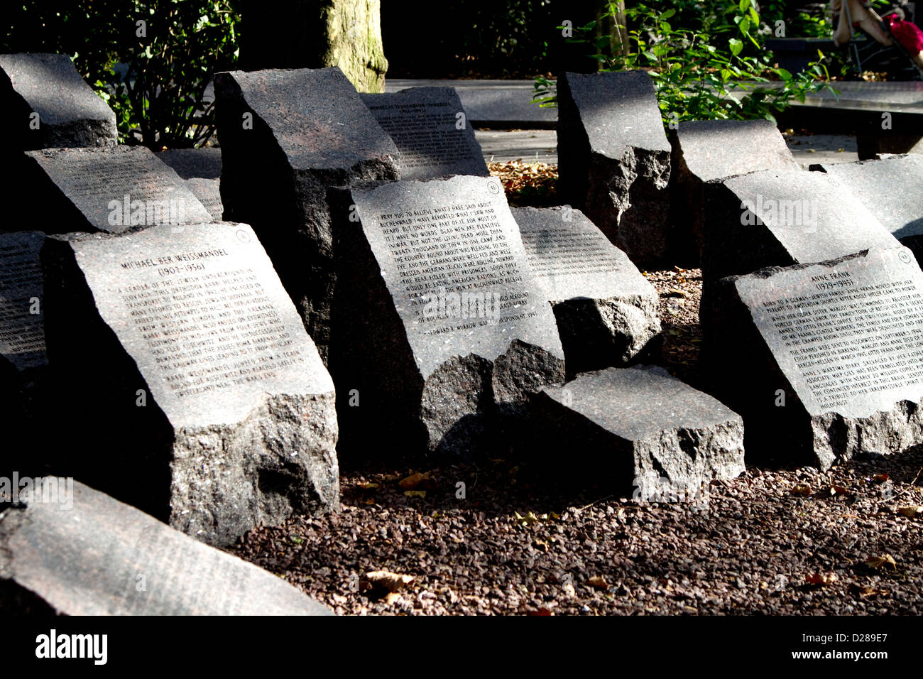 Grabsteine/Grabsteine am Holocaust-Mahnmal in Sheepshead Bay, Brooklyn, New York City. Stockfoto