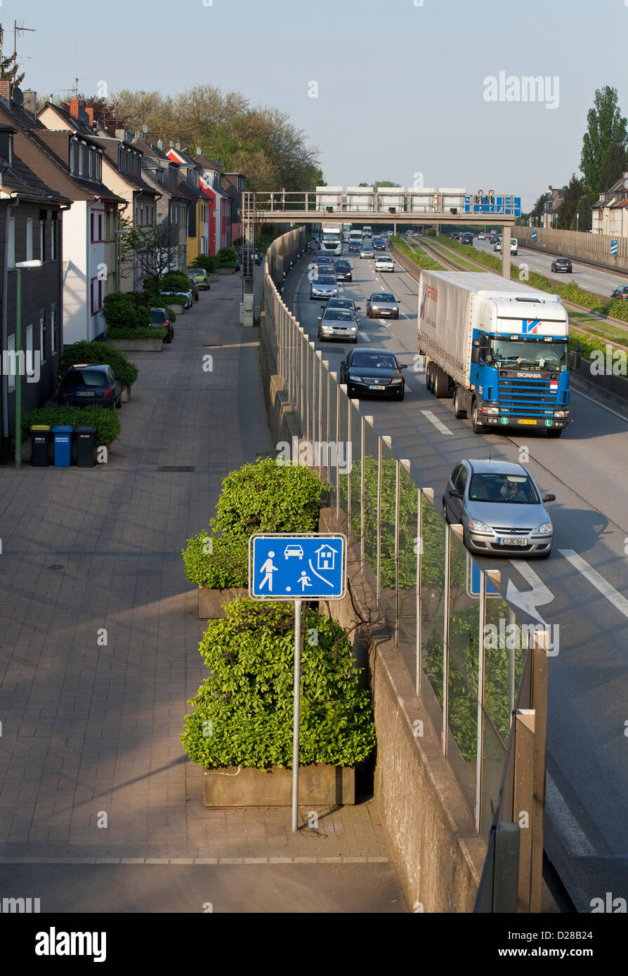 Essen, Deutschland, auf der A40 Road spielen Stockfoto