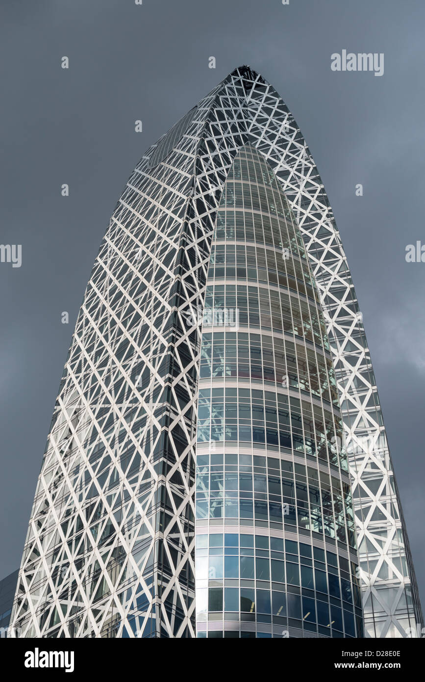 Mode Gakuen Cocoon Tower in Nishi-Shinjuku Geschäftsviertel von Tokio Stockfoto