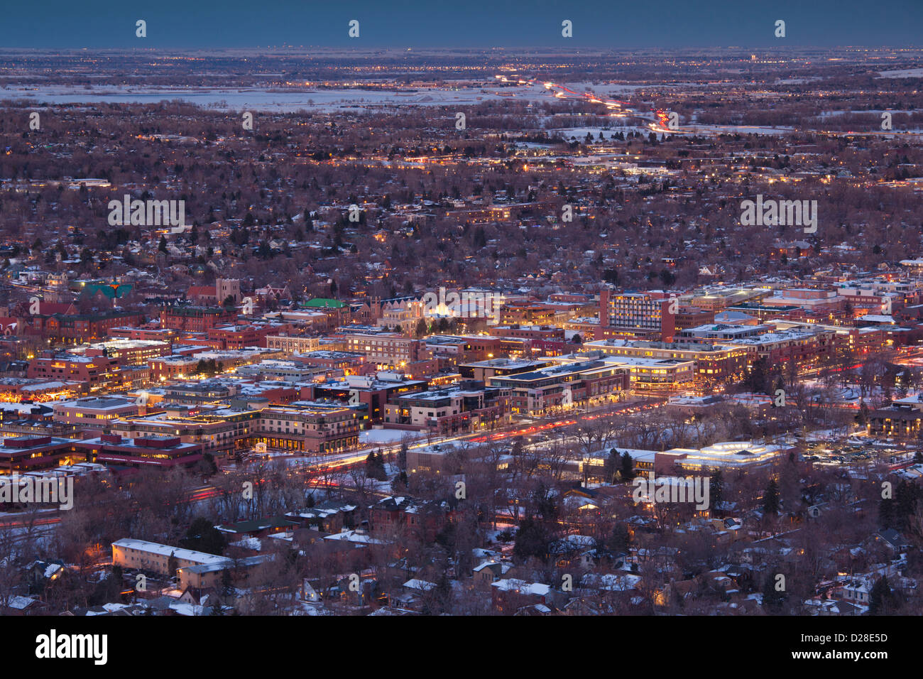 USA, Colorado, Boulder, erhöhte Stadtansicht von Flagstaff Mountain, am Abend Stockfoto USA, Colorado, Boulder, erhöhte Stadtansicht von Flagstaff Mountain, am Abend Stockfoto