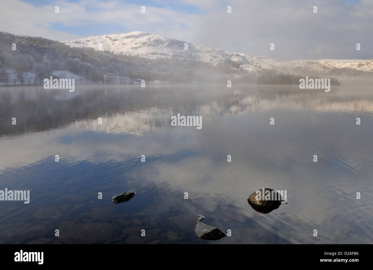 Clearing Schneewolke über Grasmere, mit Silber wie im Hintergrund, englischen Lake District winter Szene Stockfoto