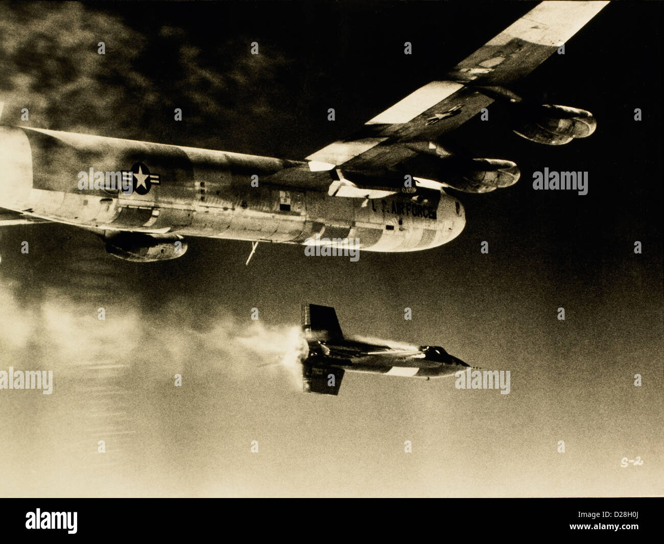 X-1 Überschall Raumschiff vom umgebauten b-52 Bomber, um 1950 ins Leben gerufen Stockfoto