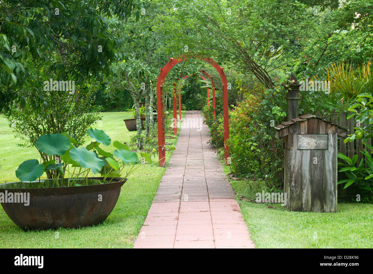 LA Vacherie, Laura Plantation, Gehweg mit Zucker Wasserkocher auf den Zuckerrohr-Plantage Stockfoto