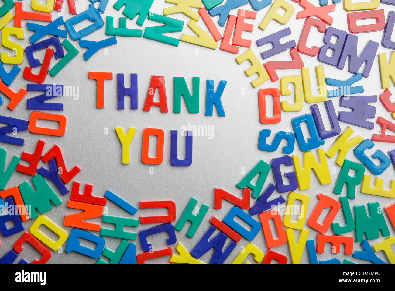 'Danke' - Zauber Kühlschrankmagneten eine Nachricht aus einem Durcheinander von Buchstaben Stockfoto