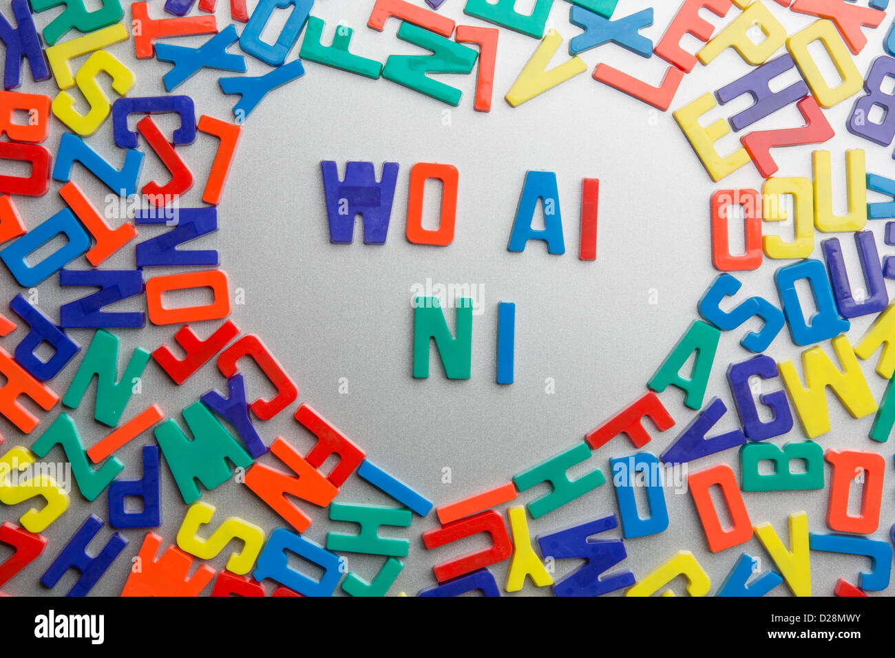 'Wo Ai Ni' - Zauber Kühlschrankmagneten eine Nachricht aus einem Durcheinander von Buchstaben Stockfoto