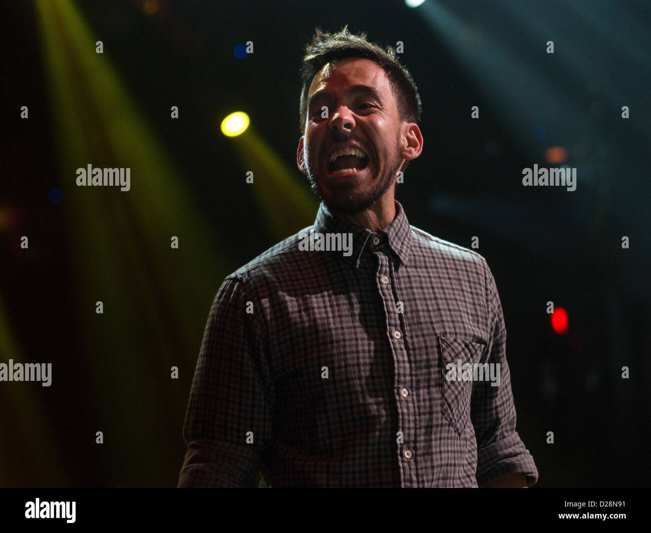 Linkin Park-Sänger Mike Shinoda auf der Bühne bei einem Konzert in Moody  Theater in Austin, Texas Stockfotografie - Alamy