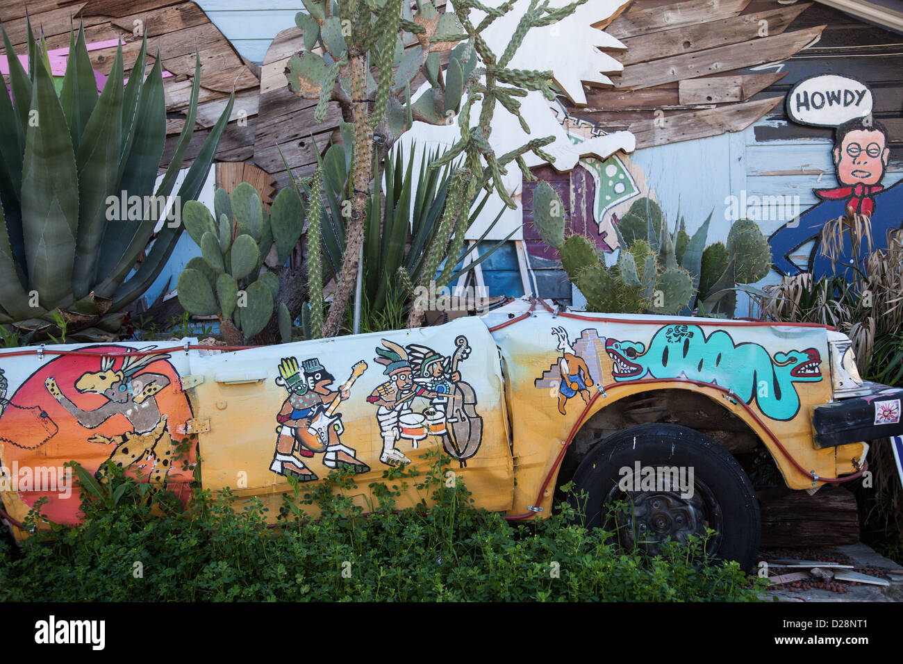 Austin Kunst Auto voller Kakteen das Austin Museum of Popular Culture Stockfoto