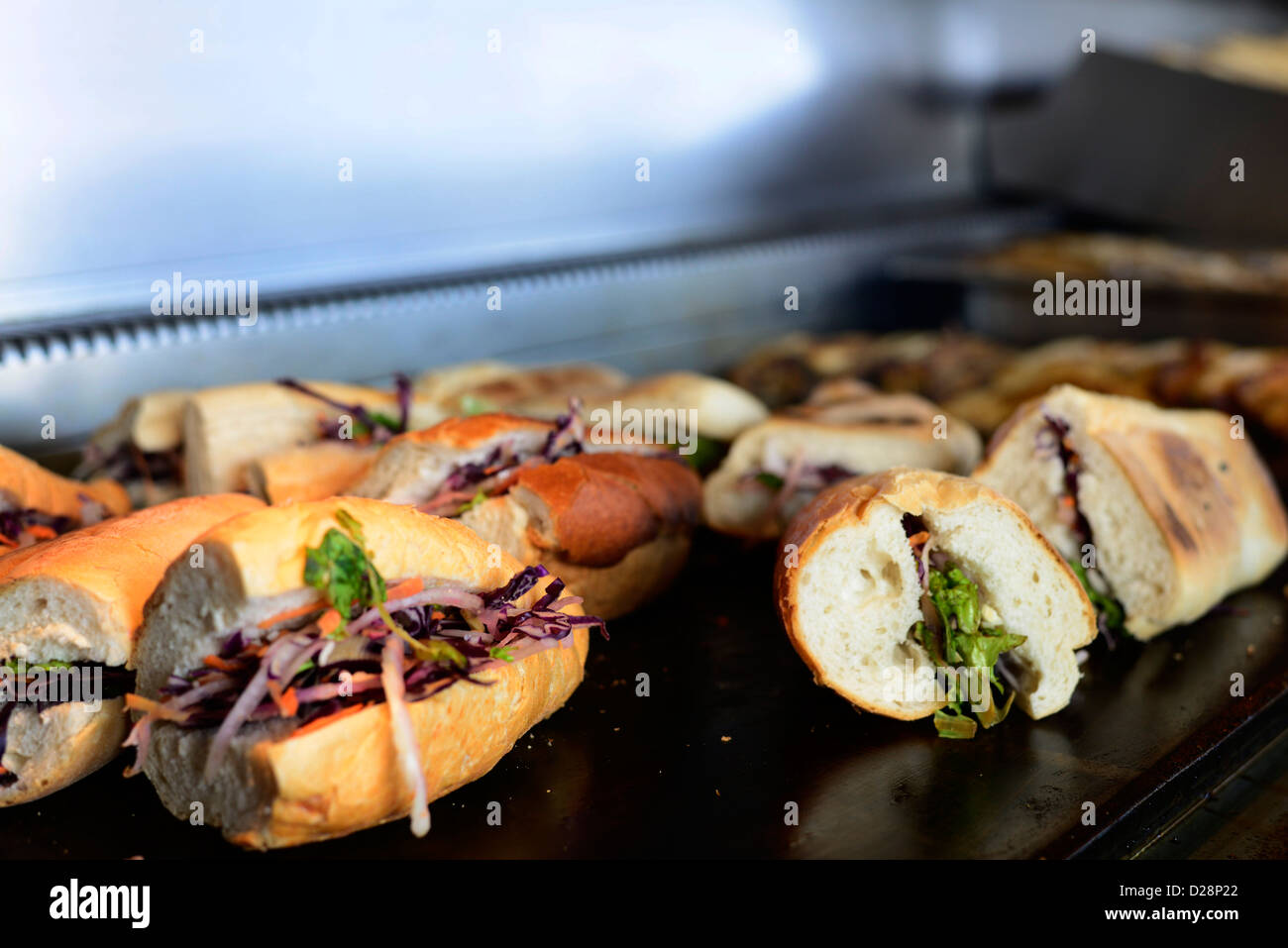 Fischbrötchen sind sehr beliebt in Istanbul, Türkei. Stockfoto