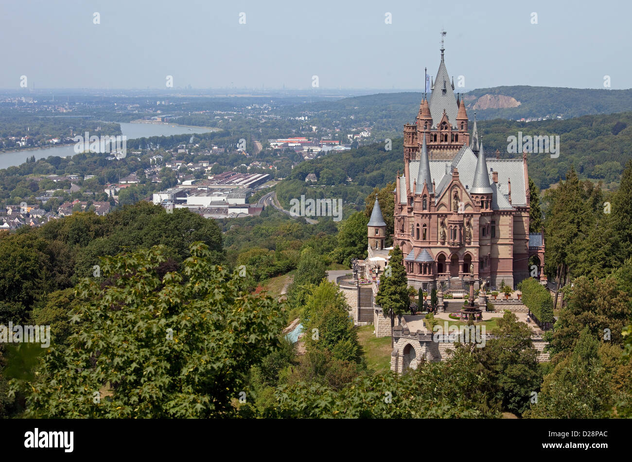 Königswinter, Deutschland, Schloss Drachenburg auf dem Drachenfels am Rhein Stockfoto