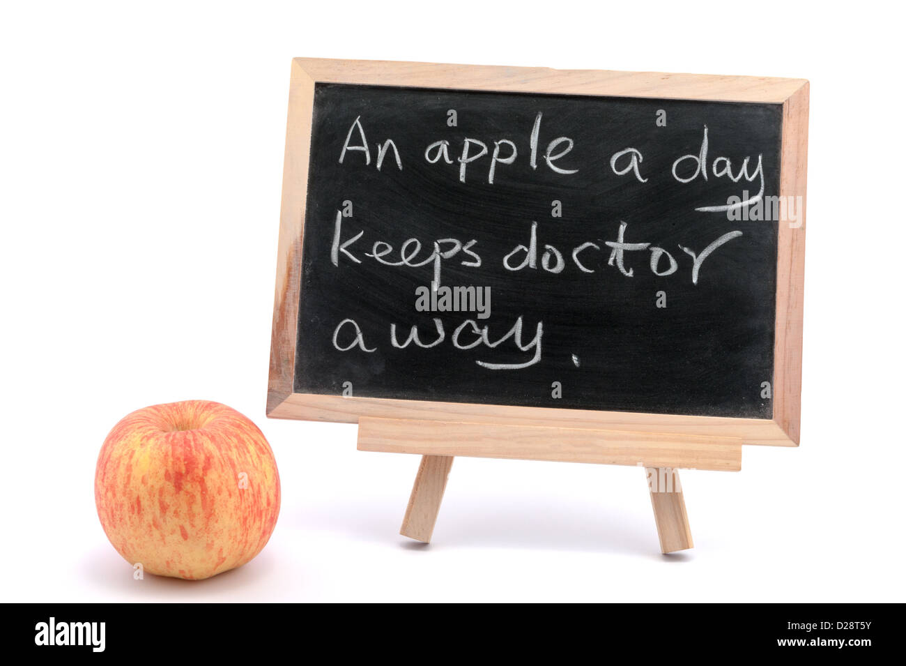 Ein Apfel am Tag hält away Sprüche auf Tafel geschrieben Doktor Stockfoto