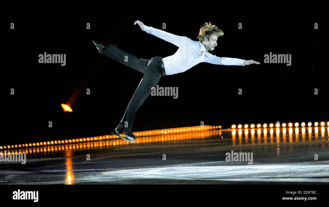 Fliegende Eiskunstläuferin Stockfoto