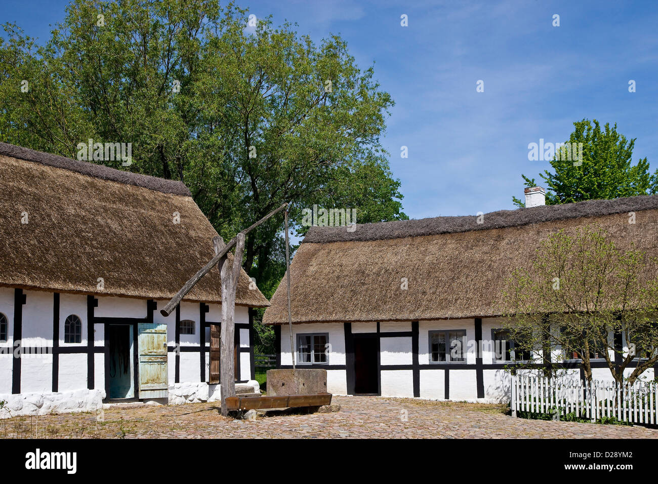 Alten reetgedeckten Bauernhaus Stockfoto