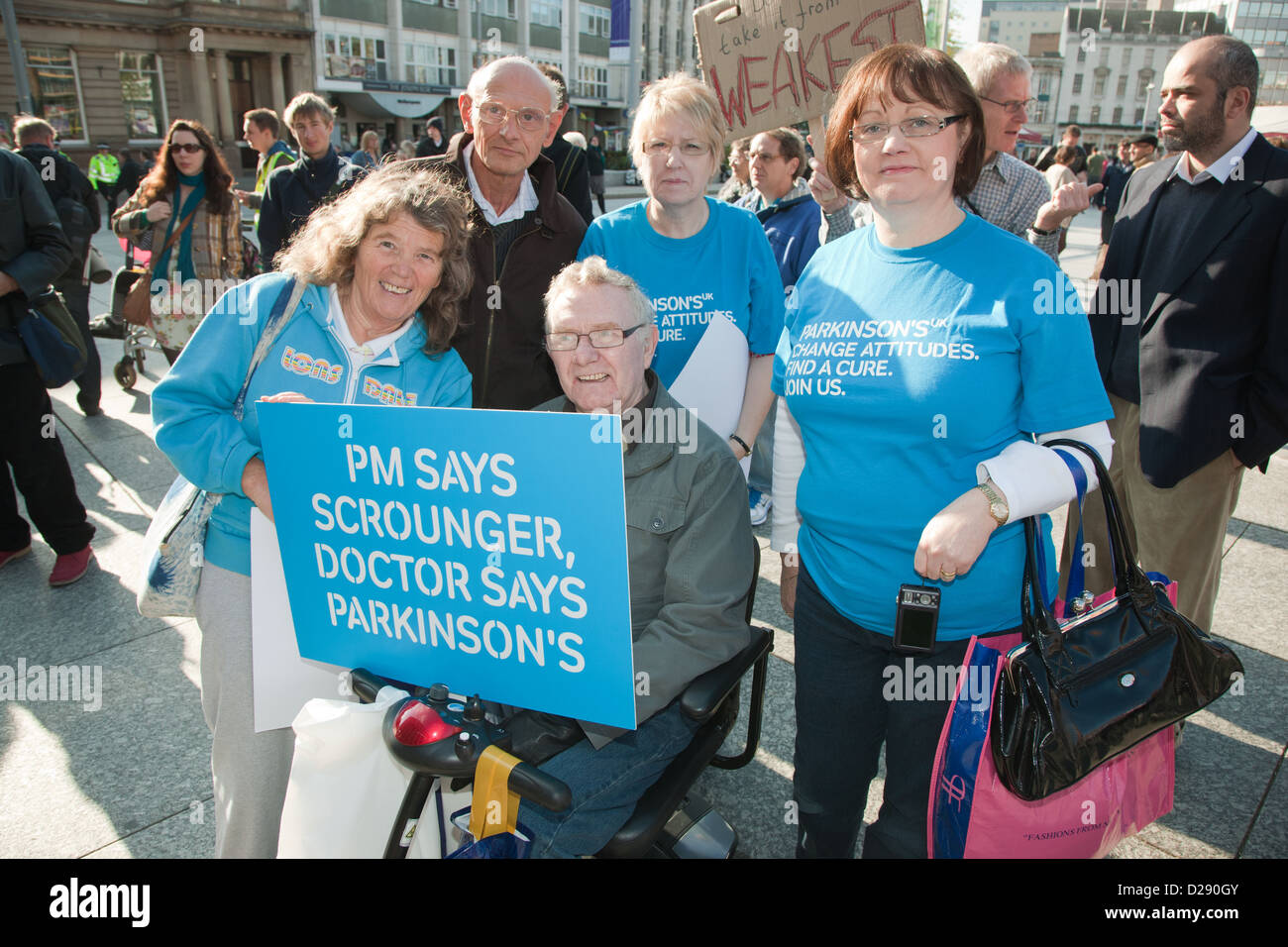 Demonstration gegen Koalition schneidet auf behinderte Menschen Leistungen und Einkommen. Parkinson Gruppe. Stockfoto