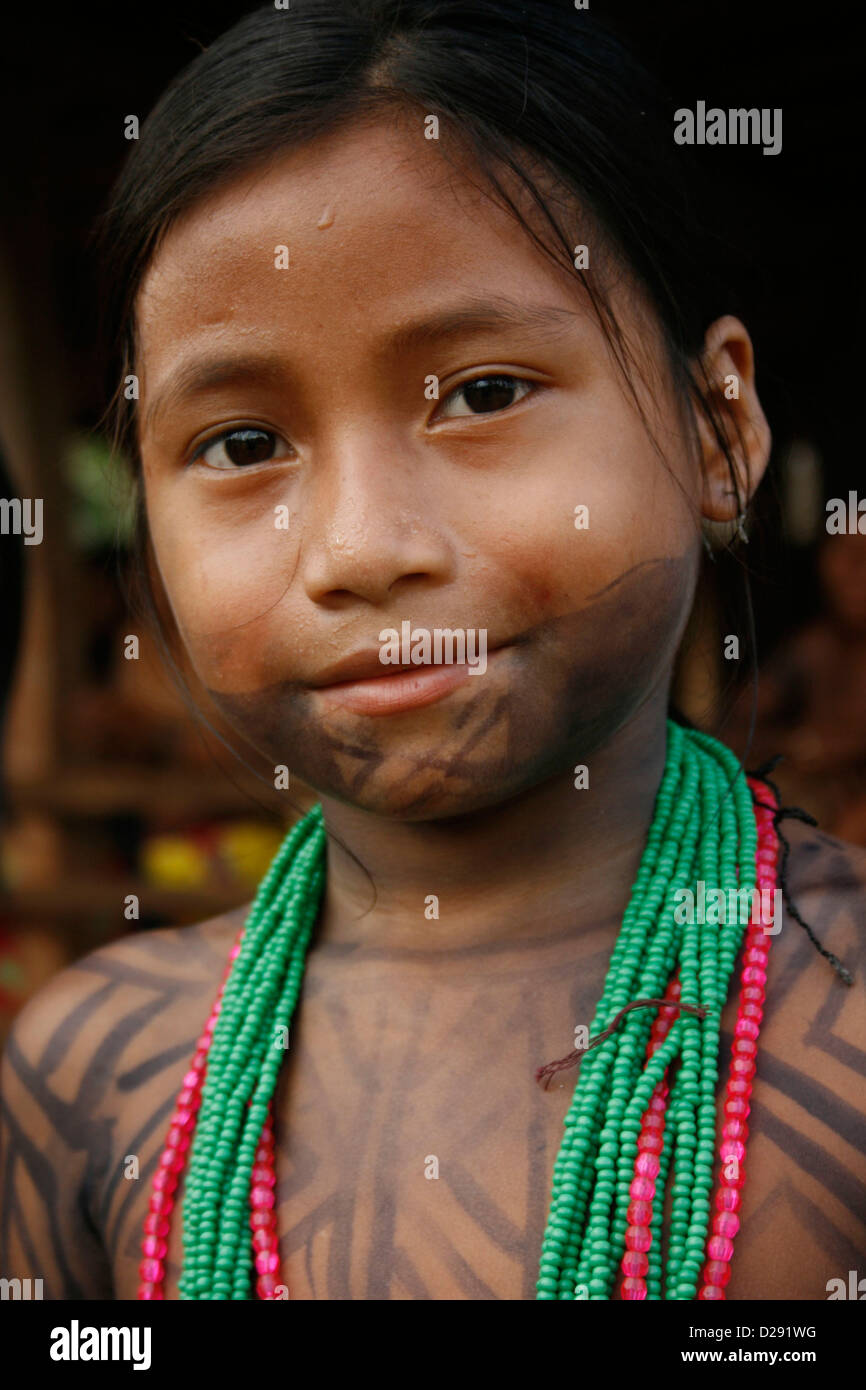 Panama, Embera indigene Mädchen In der Darien Stockfoto