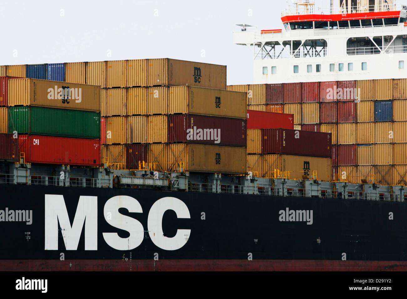 Panama Kanal durchläuft Containerschiff Stockfoto