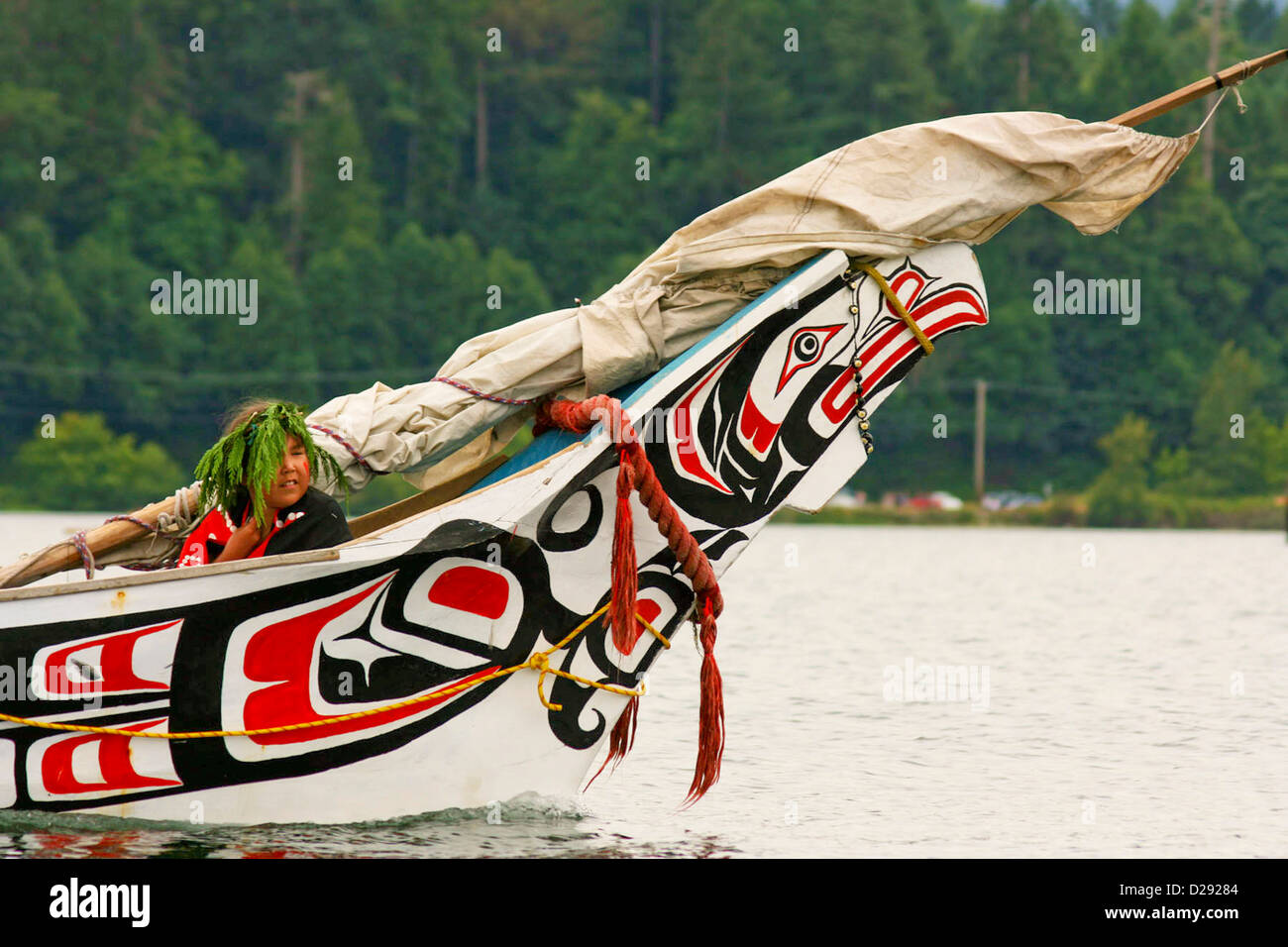 Kanu-Ankunft im Stammes-Reisen, Cowichan Bay, b.c., Kanada Stockfoto