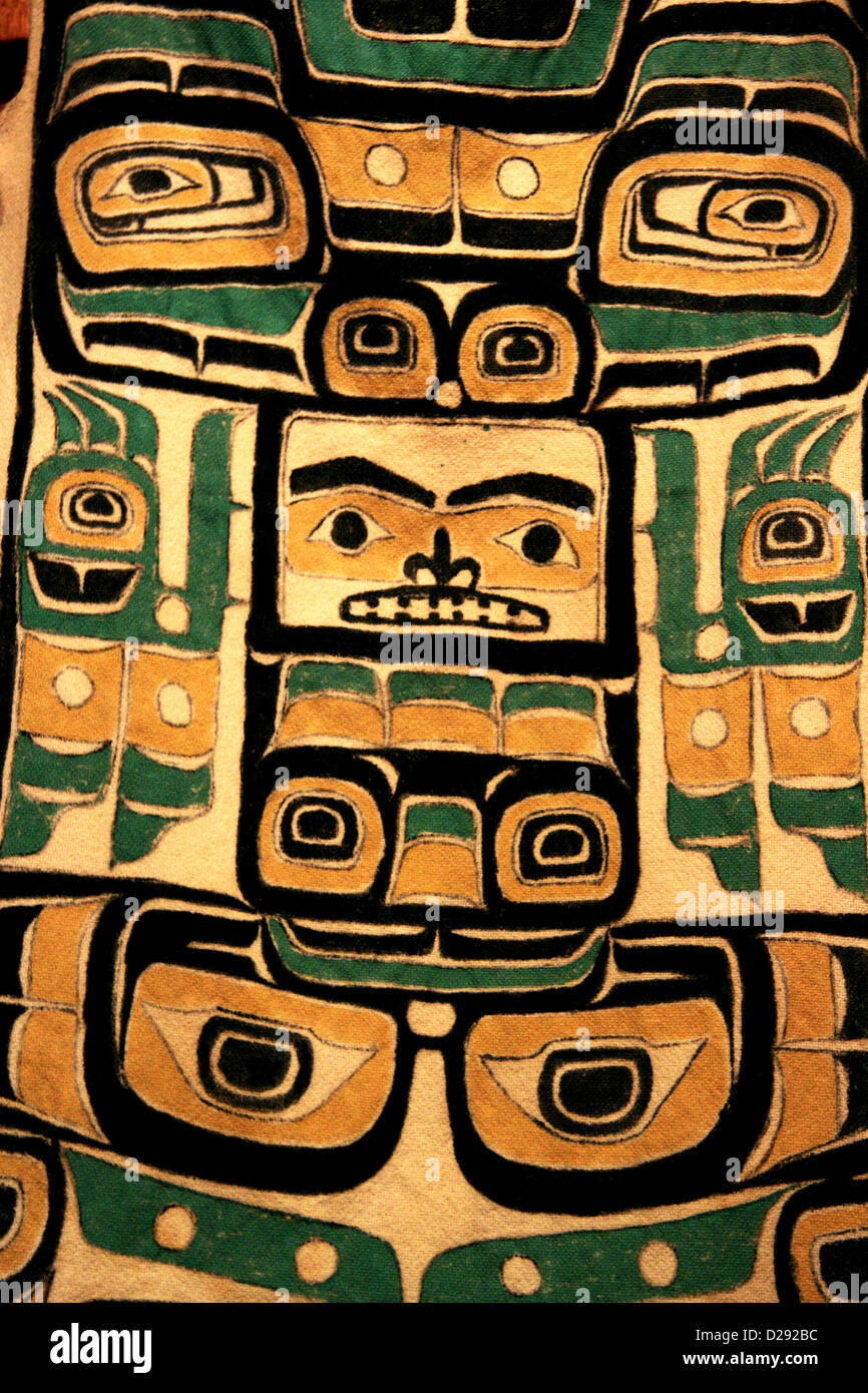 Im Langhaus zeigt Insignien an "Ksan historisches Dorf und Museum, b.c., Kanada Stockfoto